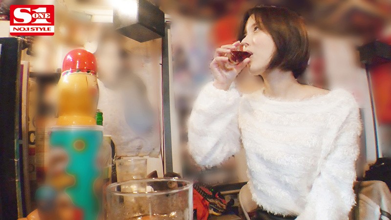 酔わせたら9割9分ヤレる女 ～酒入ると下半身ゆるゆるパンチラしっぱなしオンナと朝までSEX～ 葵つかさ プレビュー画像 2