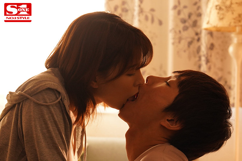 彼女の綺麗なお姉さんと二人きり… 突然のベロキス、イヤラしく舐め尽くされてセックス三昧 こんな僕って最低ですか…？ 葵つかさ サンプル 3