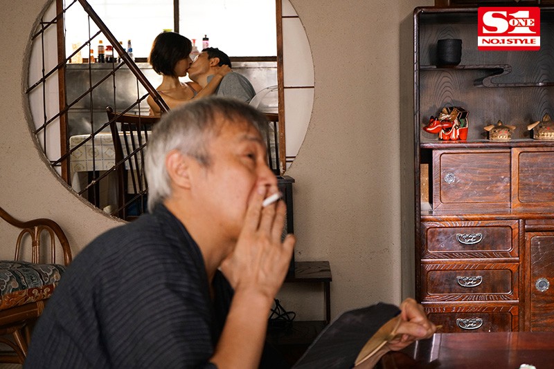 ど田舎の夏はヤルことがなくて隣の美人奥さんの誘惑に乗っかり毎日じっとり汗だく交尾 葵つかさ プレビュー画像 4