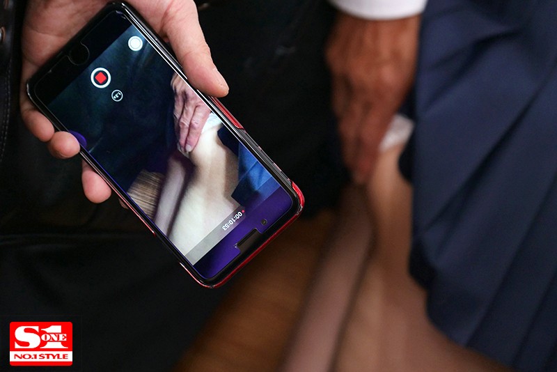 制服少女 強・制・連・結 満員痴●車両 架乃ゆら プレビュー画像 1