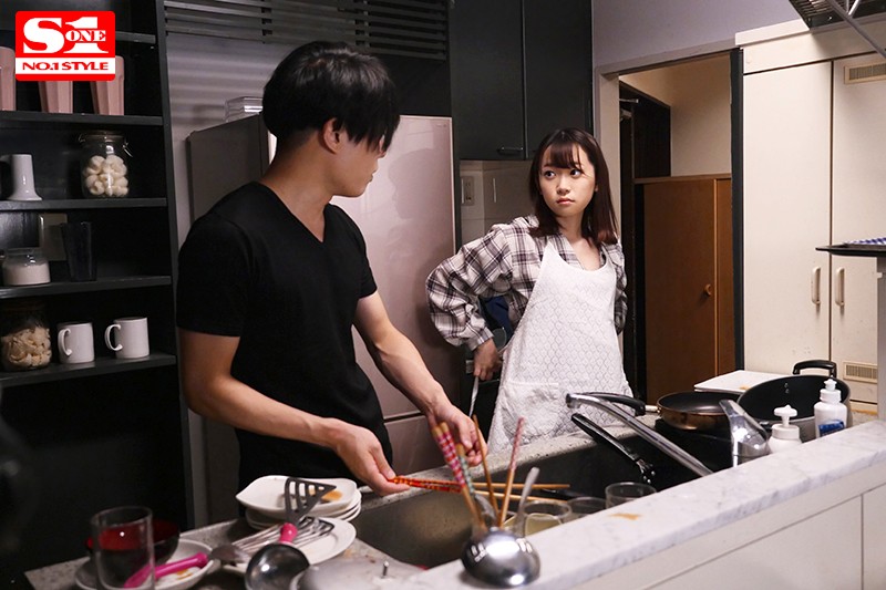 川の字で寝ていた彼女が真横で親友に夜●いされているのに寝たふりをする僕。 架乃ゆら プレビュー画像 1